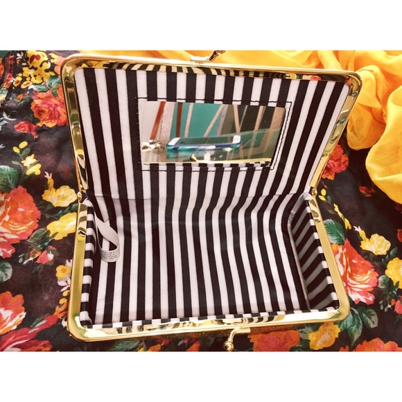 Mini Gold Clutch - What Makes You Different - Picture 2 of 3